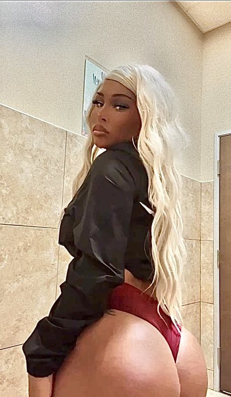Nahá fotka uniklých OnlyFans od Cassie Mason