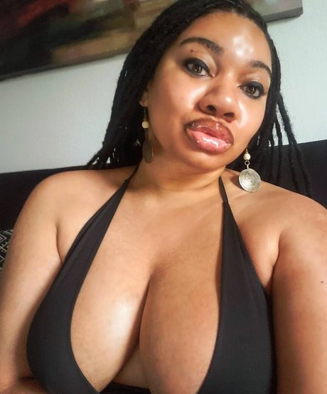 Naken läckt OnlyFans-bild av Locked Honey Princess
