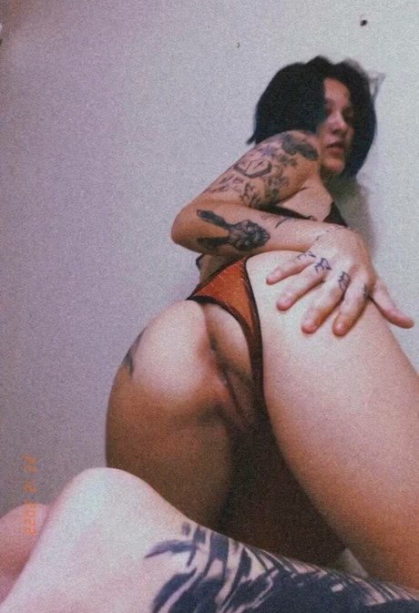Naakte gelekte OnlyFans-foto van Ladyirelia
