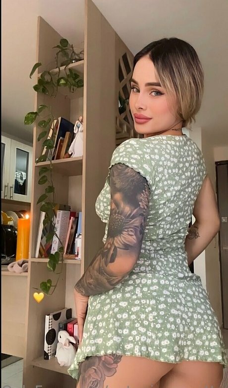 Naakte gelekte OnlyFans-foto van Antoniasavatto