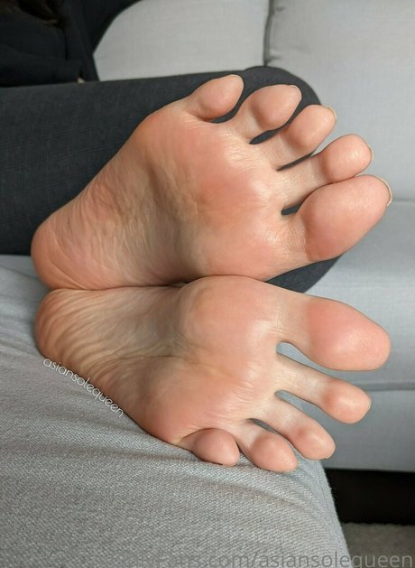 Naakte gelekte OnlyFans-foto van Asiansolequeen