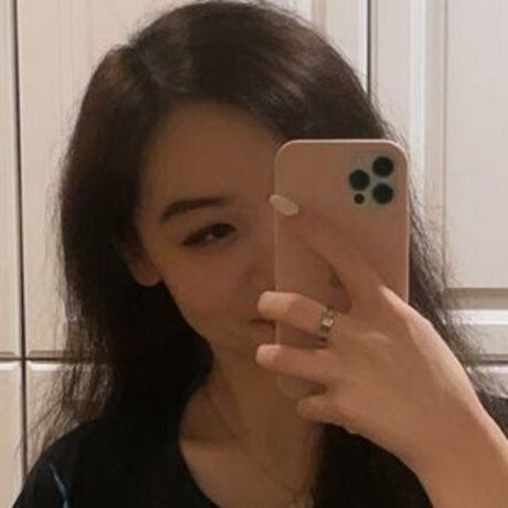 Alasti lekkinud OnlyFans-i pilt Fanfan