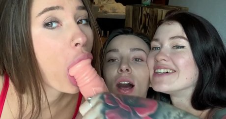 Nahá fotka uniklých OnlyFans od Misha Cross