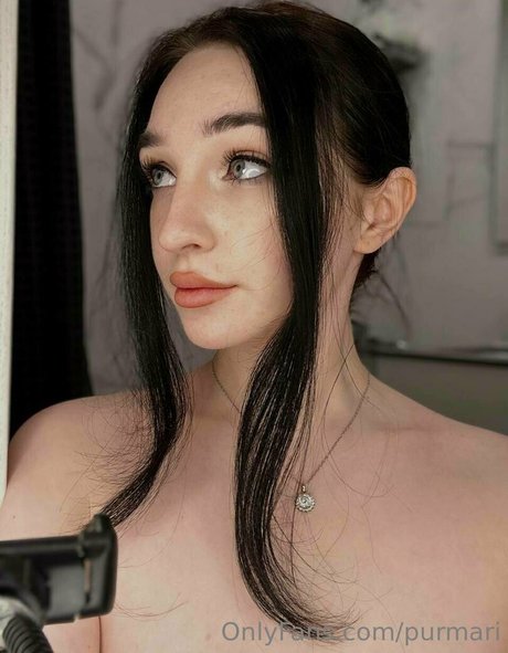 Naken läckt OnlyFans-bild av Purmari
