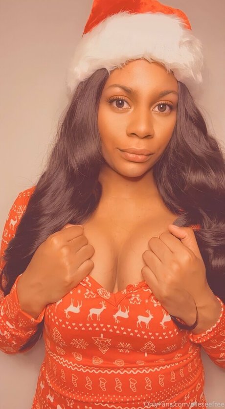 Naken lekkede OnlyFans-bilde av Elleseefree