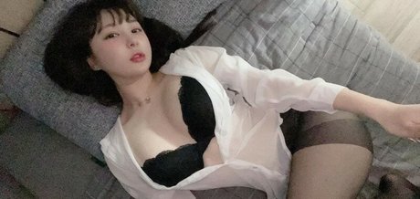 Nahá fotka uniklých OnlyFans od By3ol
