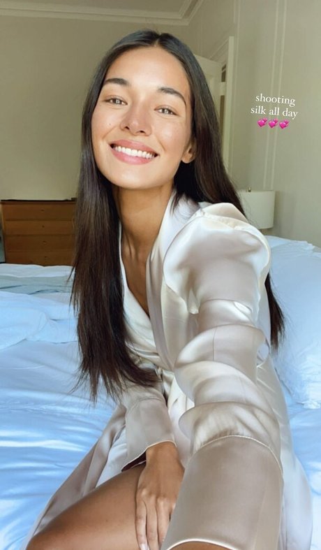 Naken lekkede OnlyFans-bilde av Anelia Moor