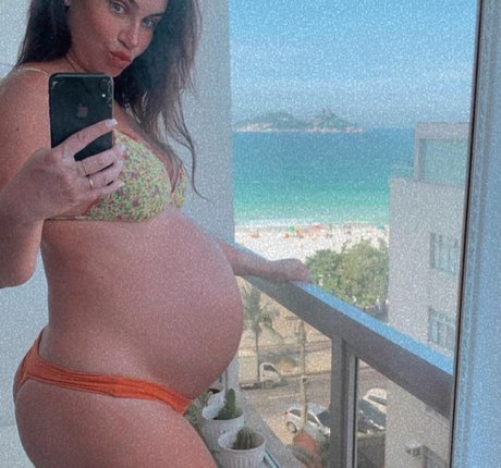 Foto di nudo di fuga di OnlyFans di Larissa Erthal