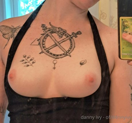 Naken lekkede OnlyFans-bilde av Tr33ivy