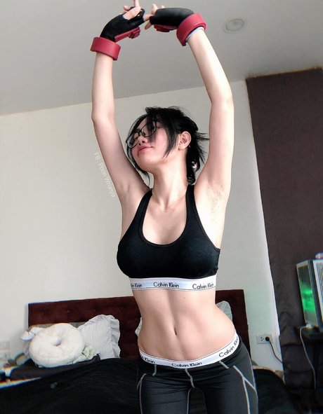Naken lekkede OnlyFans-bilde av Poon Wrunya