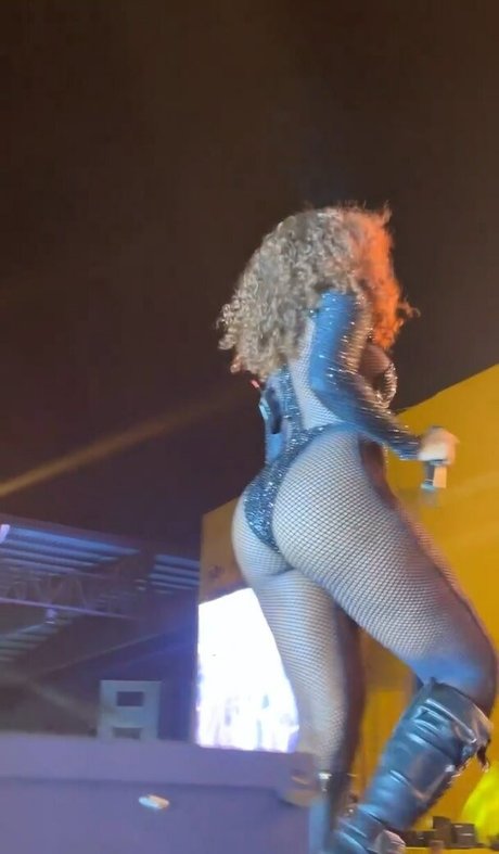 Nahá fotka uniklých OnlyFans od Iza Cantora