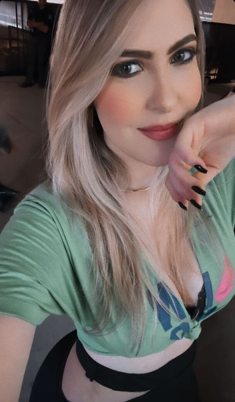 Nahá fotka uniklých OnlyFans od Natacha Fanganiello