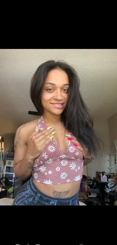 Photo nue de fuite OnlyFans de Berave