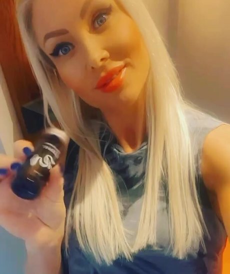 Naken läckt OnlyFans-bild av Laura Hermansen