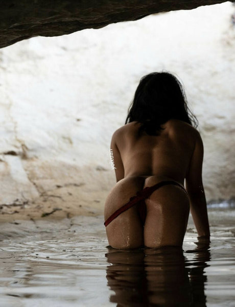 Naken läckt OnlyFans-bild av Yoixuan