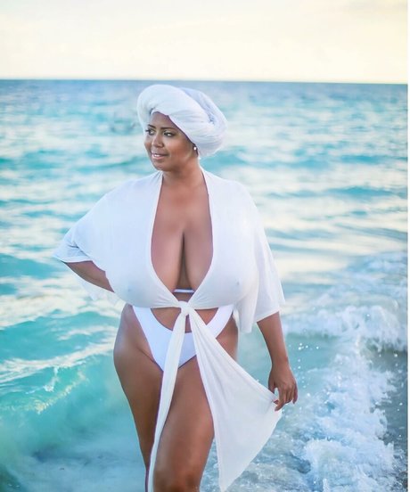 Обнаженная фотография утечки OnlyFans от Monique Cooper