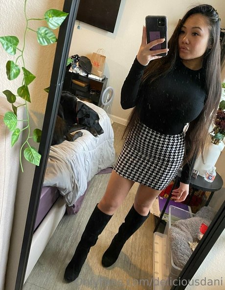 Nahá fotka uniklých OnlyFans od Deliciousdani