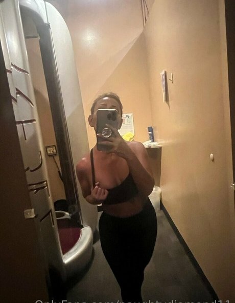 Naughtydiamond11