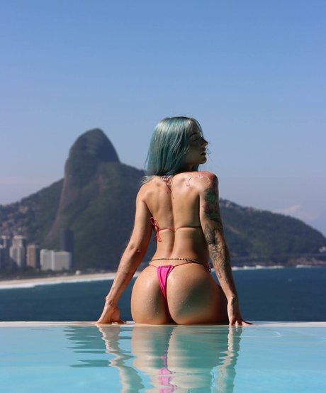 Alasti lekkinud OnlyFans-i pilt Adriana Lua