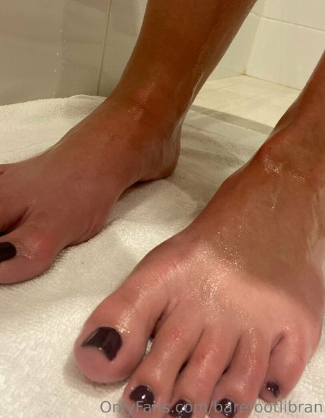 Nahá fotka uniklých OnlyFans od Barefootlibran