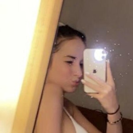 Nacktes geleaktes OnlyFans-Foto von Emily Jaye