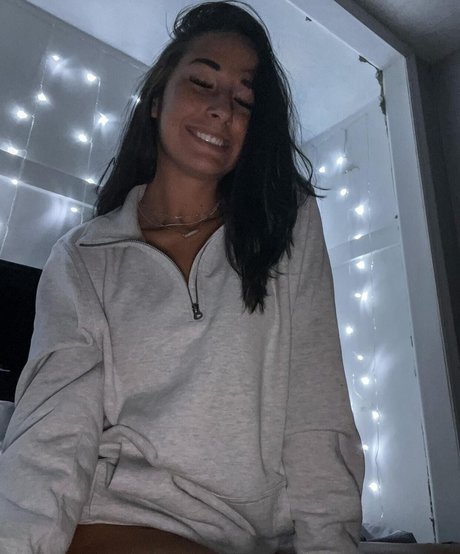 Alaston vuotanut OnlyFans-kuva Emily Jaye