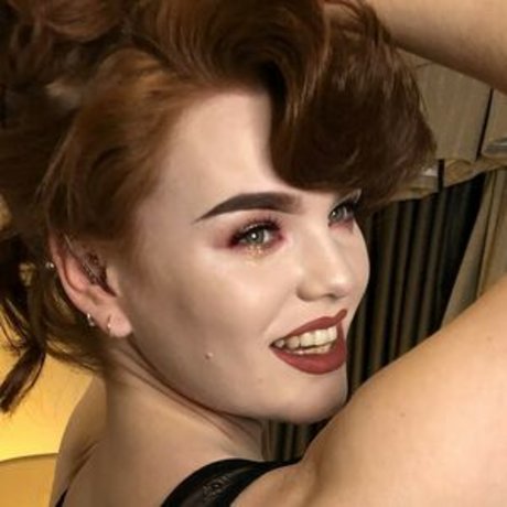 Missdeadlyred