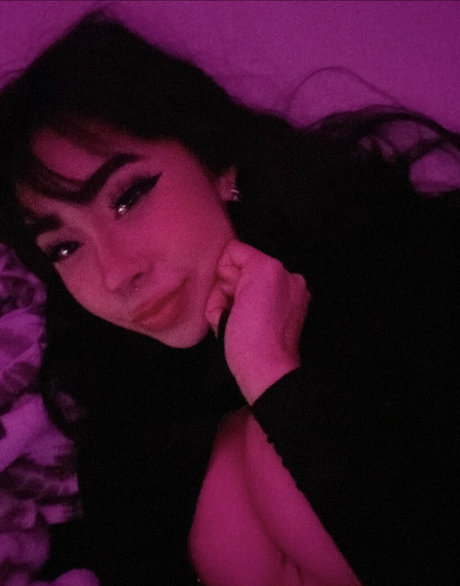 Naakte gelekte OnlyFans-foto van Vivianerosales