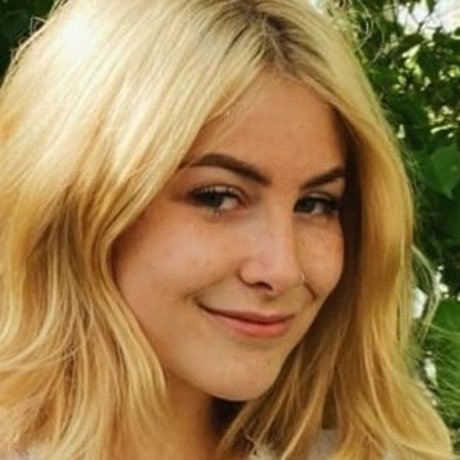 Naken lekkede OnlyFans-bilde av Bugurl