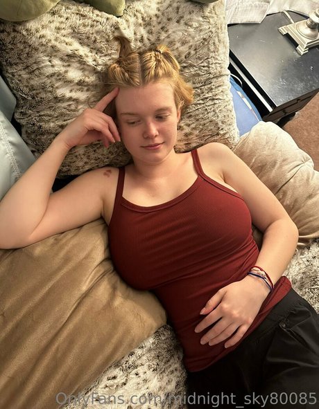 Nahá fotka uniklých OnlyFans od Midnightsky80085
