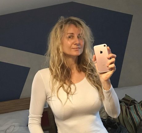 Nøgent lækket OnlyFans-billede af Corrinne Wicks