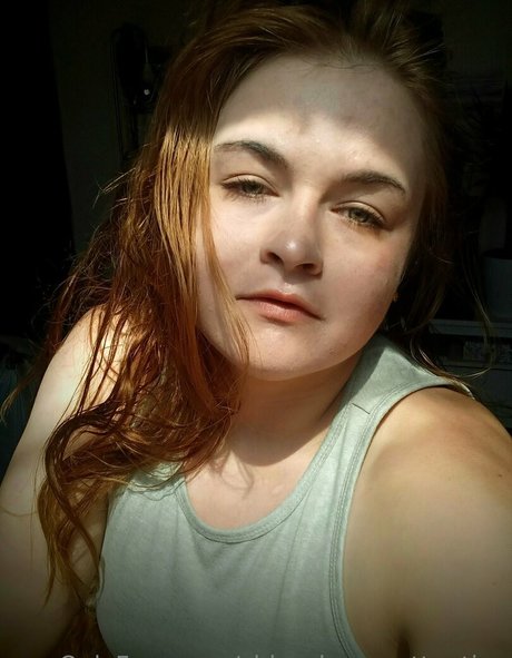 Chloelovesattention