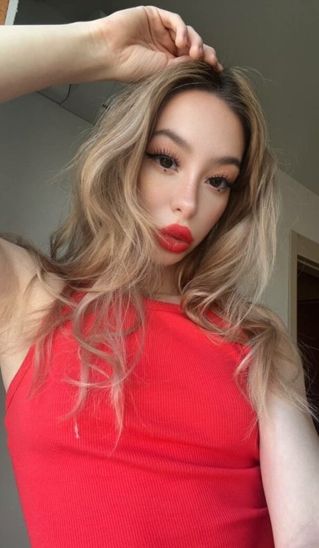 Naakte gelekte OnlyFans-foto van Holy Harlot