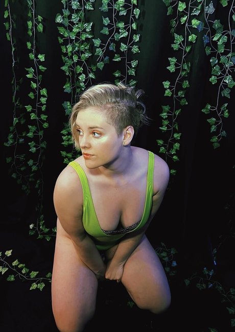 Nahá fotka uniklých OnlyFans od Harmony By Day