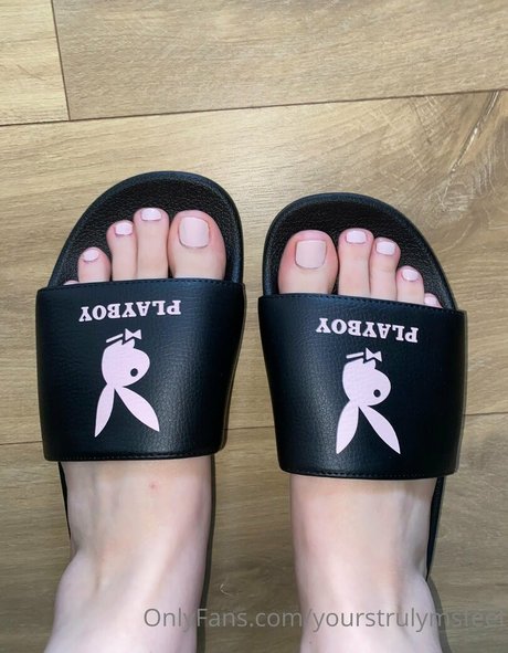 Yourstrulymsfeet