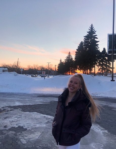 Nahá fotka uniklých OnlyFans od Emily Kyte
