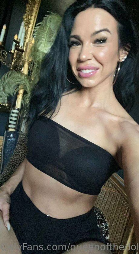 Queenofthedollhouse