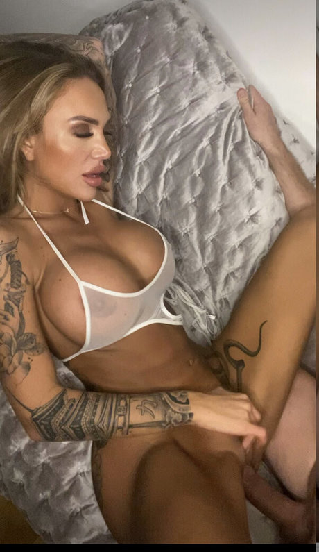 Alaston vuotanut OnlyFans-kuva Em96190