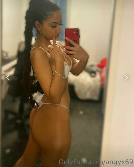Обнаженная фотография утечки OnlyFans от Angyx69