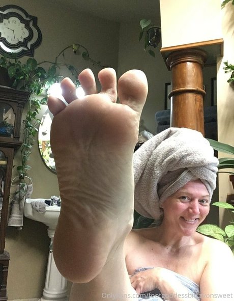 Nahá fotka uniklých OnlyFans od Footgoddessbittavonsweet