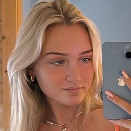 Nacktes geleaktes OnlyFans-Foto von Ella Brandemihl