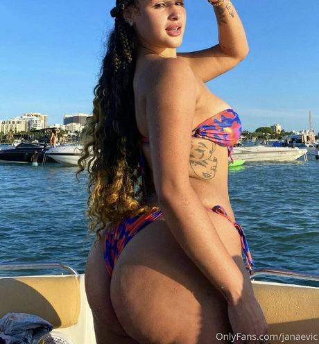 Nahá fotka uniklých OnlyFans od Janaevic