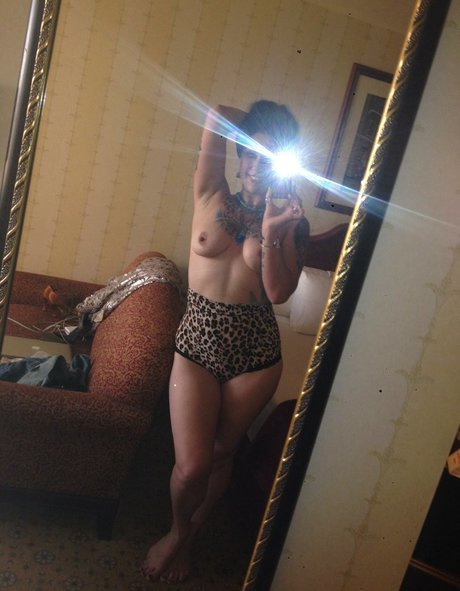 Naken lekkede OnlyFans-bilde av Danielle Colby