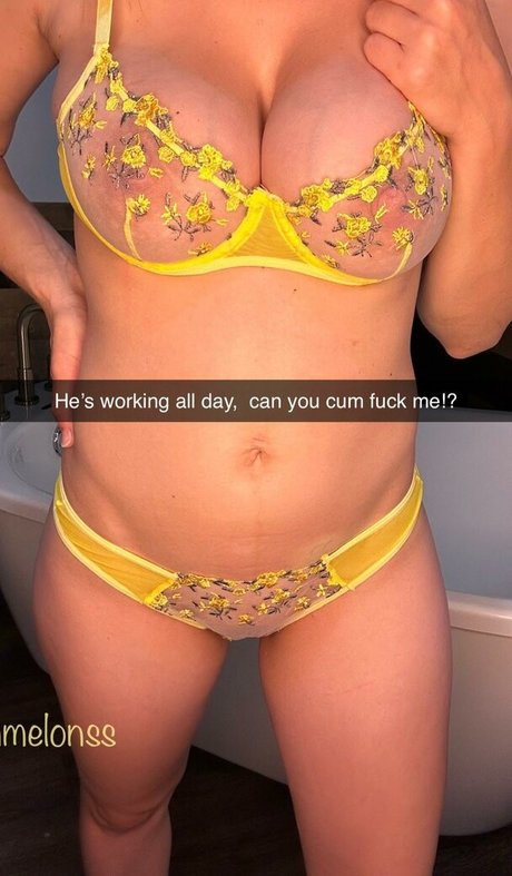 Nahá fotka uniklých OnlyFans od Mommelonss
