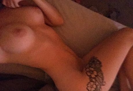 Naken läckt OnlyFans-bild av Madeline Schmidt
