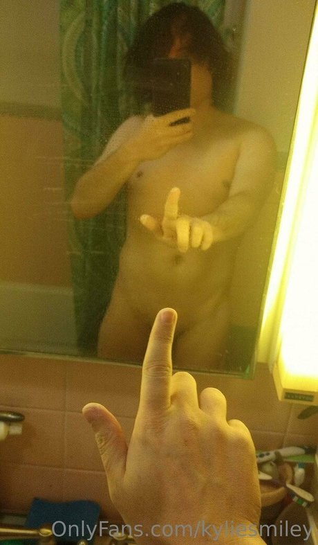 Naken läckt OnlyFans-bild av Kyliesmiley