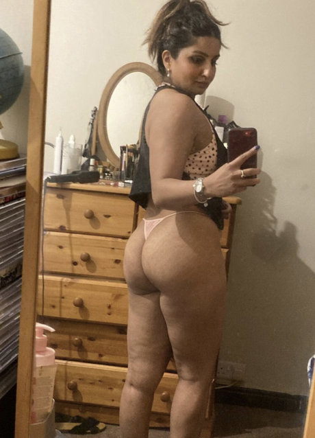 Alaston vuotanut OnlyFans-kuva Gujubear