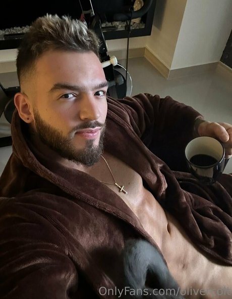 Alasti lekkinud OnlyFans-i pilt Olivercolt