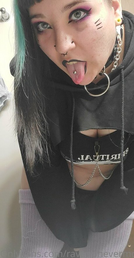Nahá fotka uniklých OnlyFans od Ravenpnevermore