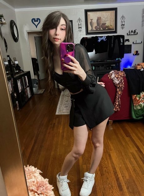 Nahá fotka uniklých OnlyFans od Xbrinni